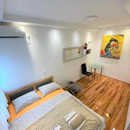 Welcome To Our Easygoing Apartment *
